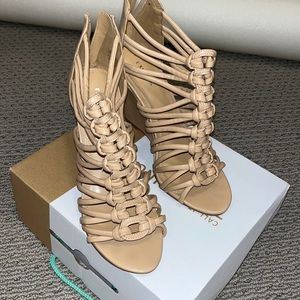 Express wedges in cream color